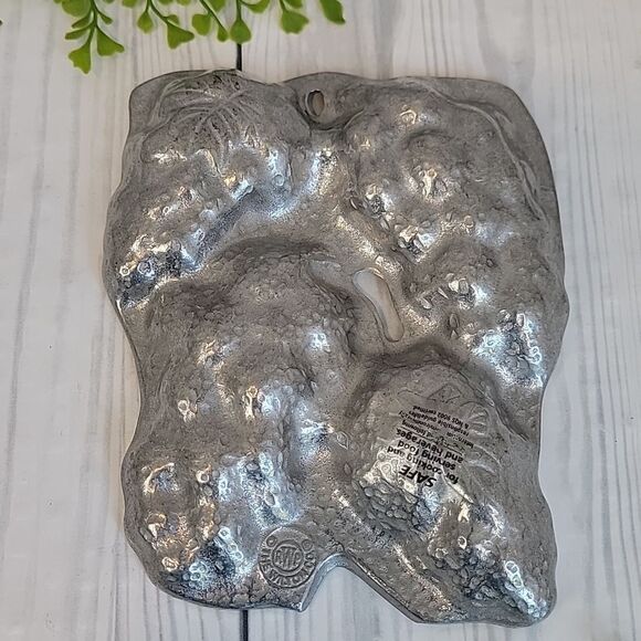 Wilton Vintage Grape Cluster Mold - Picture 2 of 6